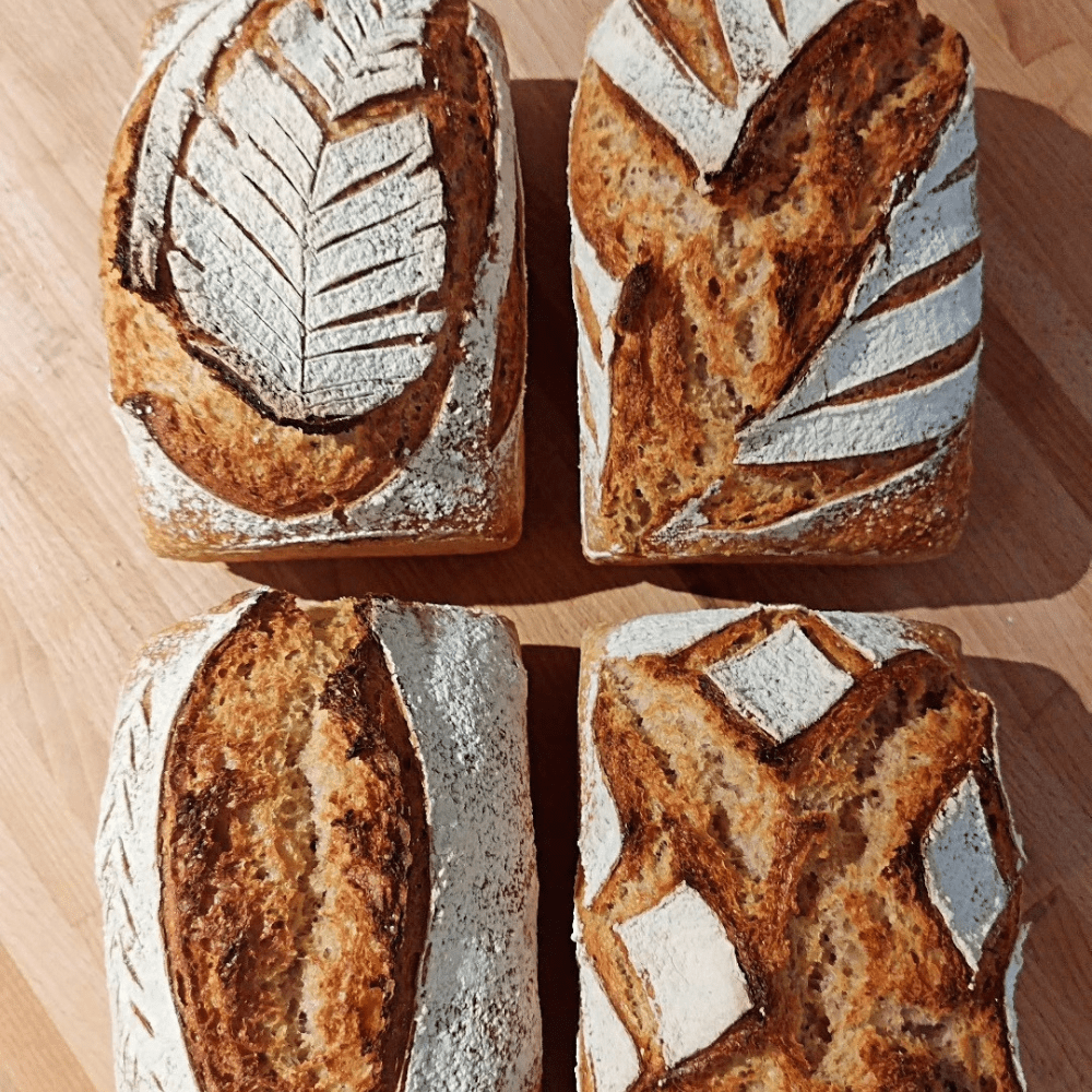 ambachtelijke brood op een tafel