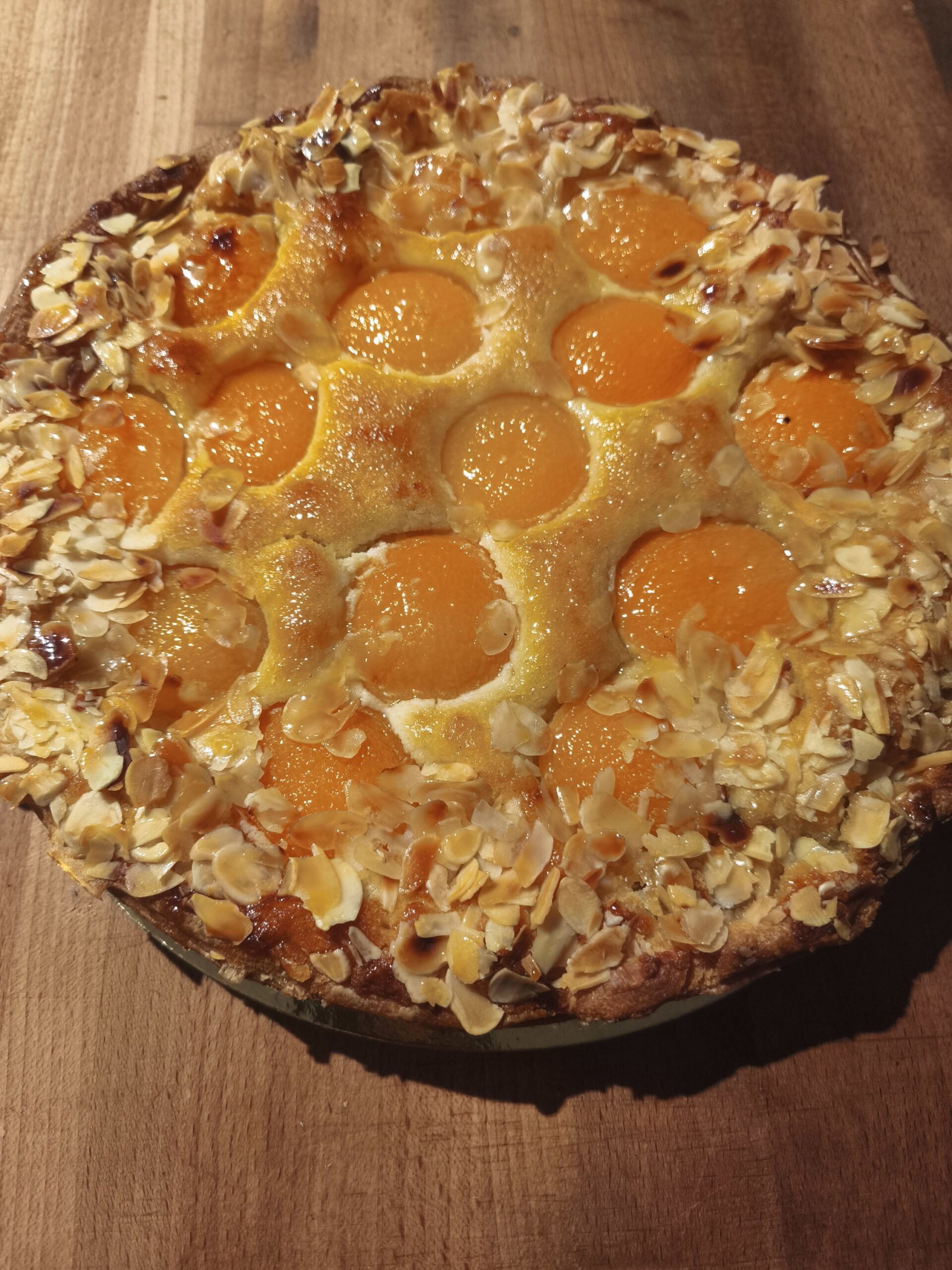 Frangipane Abrikoos Taart - enkel in het weekend 1 Frangipane abrikozentaart van Nona's Bakery, 8-10 personen